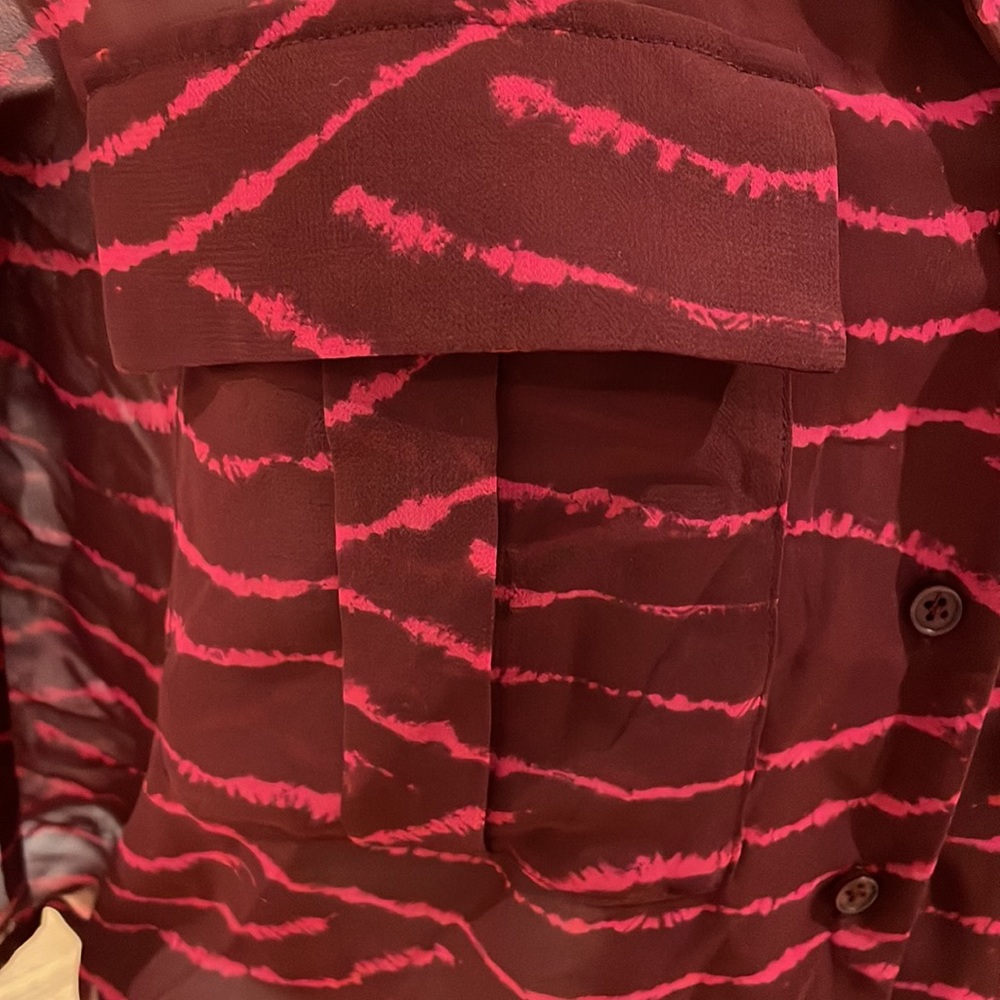 (2/$10) Medium Twik exclusive simons crop blouse - Picture 3 of 9